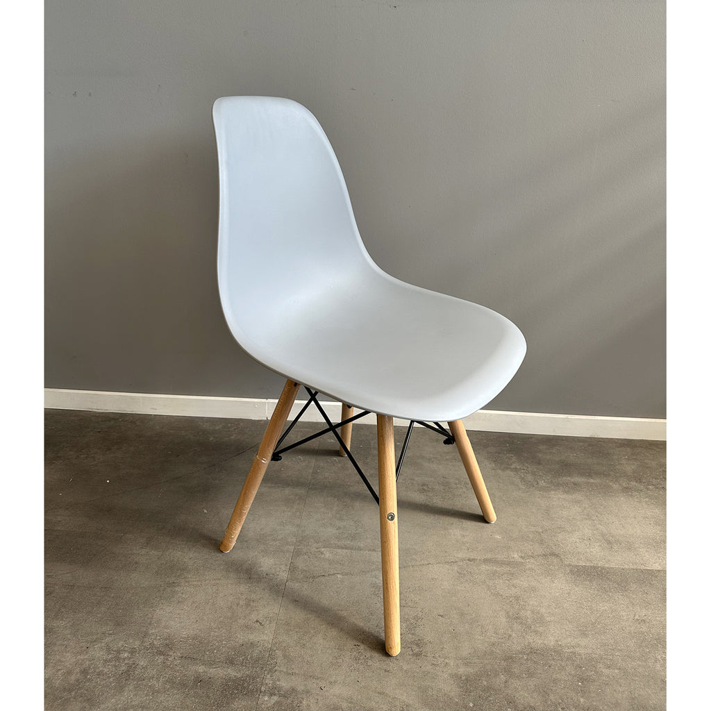 Juego De Sillas Eames X4 Unidades Variedad De Colores